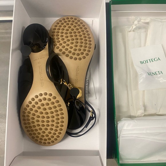 Bottega Veneta
Black and Gold ball High-Heeled Sandal - Picture 7 of 15